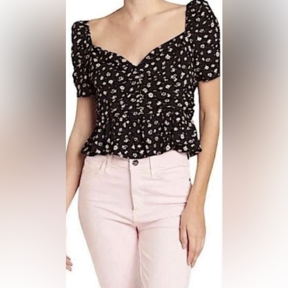 ASTR Flutter Top Ditzy Floral Blouse size medium *FIRST pic is not the colour*